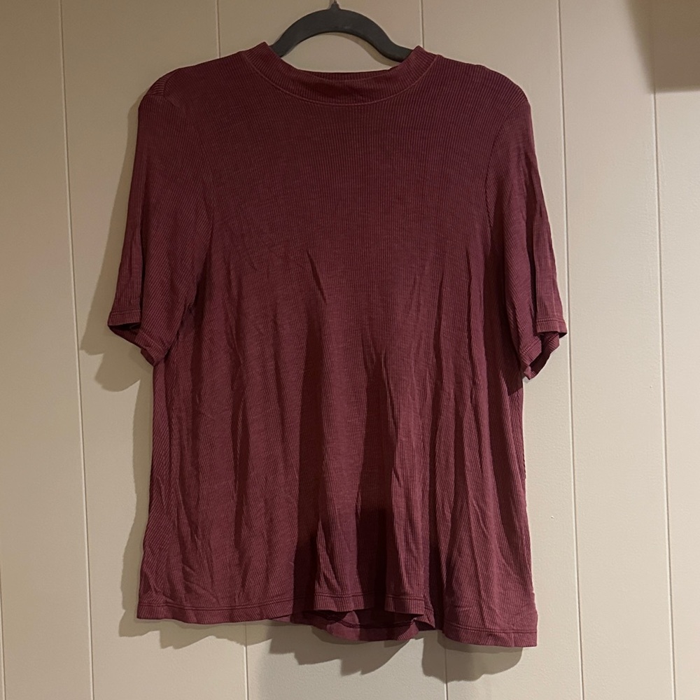 American Eagle Outfitters Maroon Short Sleeve Tee